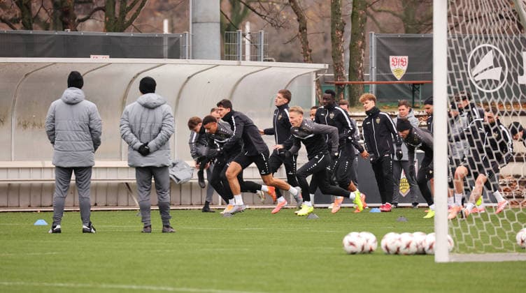26.11.2025, Deutschland, Stuttgart, Fußball Bundesliga, Saison 2025 2026, VfB Stuttgart Training,