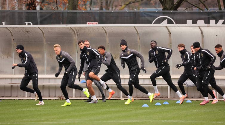 26.11.2025, Deutschland, Stuttgart, Fußball Bundesliga, Saison 2025 2026, VfB Stuttgart Training,