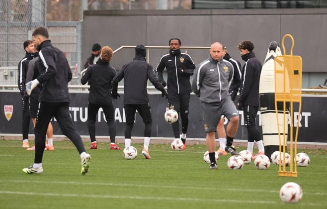 26.11.2025, Deutschland, Stuttgart, Fußball Bundesliga, Saison 2025 2026, VfB Stuttgart Training,