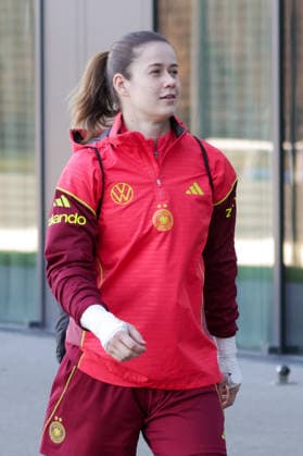 26.11.2025, xgrfx, Fussball DFB Medientermine, DFB Deutsche Frauennationalmannschaft - Training v.l. Stina Johannes (Deutsche Frauennationalmannschaft) (DFL DFB REGULATIONS PROHIBIT ANY USE OF PHOTOGRAPHS as IMAGE SEQUENCES and or QUASI-VIDEO) Frankfurt am Main