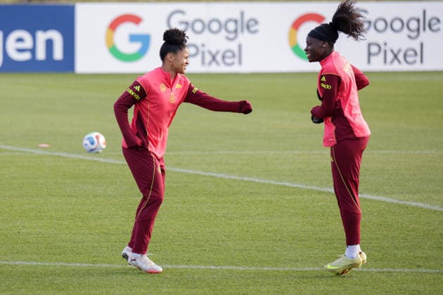 26.11.2025, xgrfx, Fussball DFB Medientermine, DFB Deutsche Frauennationalmannschaft - Training v.l. Shekeira Martinez, Nicole Anyomi (Deutsche Frauennationalmannschaft) (DFL DFB REGULATIONS PROHIBIT ANY USE OF PHOTOGRAPHS as IMAGE SEQUENCES and or QUASI-VIDEO) Frankfurt am Main