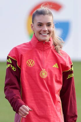 26.11.2025, xgrfx, Fussball DFB Medientermine, DFB Deutsche Frauennationalmannschaft - Training v.l. Stina Johannes (Deutsche Frauennationalmannschaft) (DFL DFB REGULATIONS PROHIBIT ANY USE OF PHOTOGRAPHS as IMAGE SEQUENCES and or QUASI-VIDEO) Frankfurt am Main