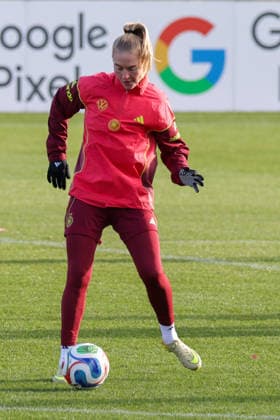 26.11.2025, xgrfx, Fussball DFB Medientermine, DFB Deutsche Frauennationalmannschaft - Training v.l. Janina Minge (Deutsche Frauennationalmannschaft) (DFL DFB REGULATIONS PROHIBIT ANY USE OF PHOTOGRAPHS as IMAGE SEQUENCES and or QUASI-VIDEO) Frankfurt am Main