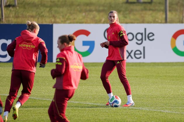 26.11.2025, xgrfx, Fussball DFB Medientermine, DFB Deutsche Frauennationalmannschaft - Training v.l. Selina Cerci (Deutsche Frauennationalmannschaft) (DFL DFB REGULATIONS PROHIBIT ANY USE OF PHOTOGRAPHS as IMAGE SEQUENCES and or QUASI-VIDEO) Frankfurt am Main