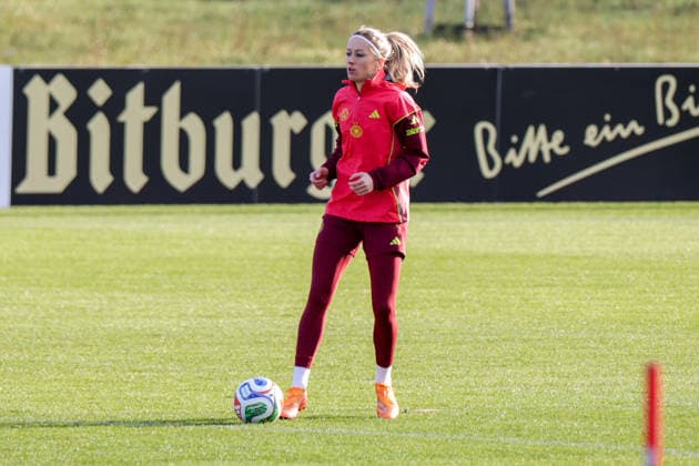 26.11.2025, xgrfx, Fussball DFB Medientermine, DFB Deutsche Frauennationalmannschaft - Training v.l. Kathrin Hendrich (Deutsche Frauennationalmannschaft) (DFL DFB REGULATIONS PROHIBIT ANY USE OF PHOTOGRAPHS as IMAGE SEQUENCES and or QUASI-VIDEO) Frankfurt am Main