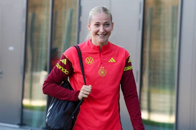 Frankfurt, Deutschland 26. November 2025: Fußball-Frauen-Nationalmannschaft - Training - 26.11.2025 Im Bild: Camilla Küver Kuever (Deutschland) bei der Ankunft am DFB Campus DFB regulations prohibit any use of photographs as image sequences and or quasi-video DFB Campus Hessen Copyright: xFotostandx xFantinix
