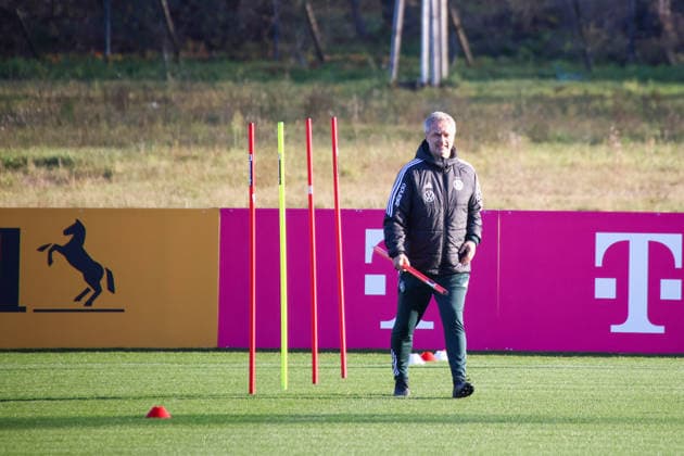 Frankfurt, Deutschland 26. November 2025: Fußball-Frauen-Nationalmannschaft - Training - 26.11.2025 Im Bild: Bundestrainer Christian Wück Wueck (Deutschland) DFB regulations prohibit any use of photographs as image sequences and or quasi-video DFB Campus Hessen Copyright: xFotostandx xFantinix