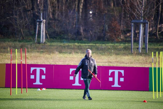 Frankfurt, Deutschland 26. November 2025: Fußball-Frauen-Nationalmannschaft - Training - 26.11.2025 Im Bild: Bundestrainer Christian Wück Wueck (Deutschland) DFB regulations prohibit any use of photographs as image sequences and or quasi-video DFB Campus Hessen Copyright: xFotostandx xFantinix