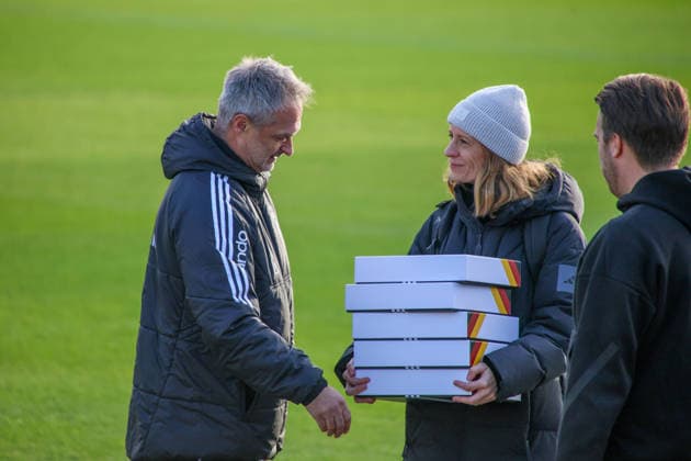 Frankfurt, Deutschland 26. November 2025: Fußball-Frauen-Nationalmannschaft - Training - 26.11.2025 Im Bild: v.li. Bundestrainer Christian Wück Wueck (Deutschland) DFB regulations prohibit any use of photographs as image sequences and or quasi-video DFB Campus Hessen Copyright: xFotostandx xFantinix