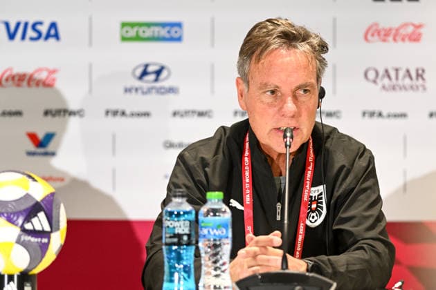 SOCCER - 2025 FIFA U17, U 17 World Cup DOHA,QATAR,26.NOV.25 - SOCCER - FIFA Under 17 World Cup Qatar 2025, preview, press conference, PK, Pressekonferenz final, Portugal vs Austria. Image shows head coach Hermann Stadler (AUT).  GEPAxpictures xRanjithxKumar