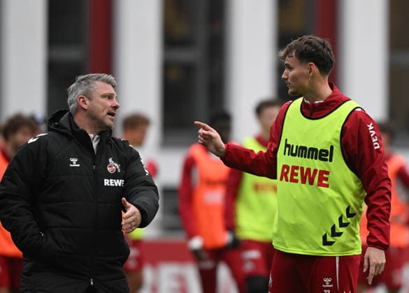26.11.2025, xophax, Fussball 1.Bundesliga, 1.FC Koeln Training Trainer Lukas Kwasniok ( 1.FC Köln ) , links und Rav van den Berg ( 1.FC Köln ) , rechts Koeln