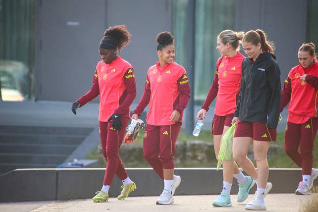 Frankfurt, Deutschland 26. November 2025: Fußball-Frauen-Nationalmannschaft - Training - 26.11.2025 Im Bild: v.li. Nicole Anyomi (Deutschland), Shekiera Martinez (Deutschland), Rebecca Knaak (Deutschland), Sjoeke Nüsken Nuesken (Deutschland) und Lisanne Gräwe Graewe (Deutschland) beim Training auf dem DFB Campus in Frankfurt DFB regulations prohibit any use of photographs as image sequences and or quasi-video DFB Campus Hessen Copyright: xFotostandx xFantinix