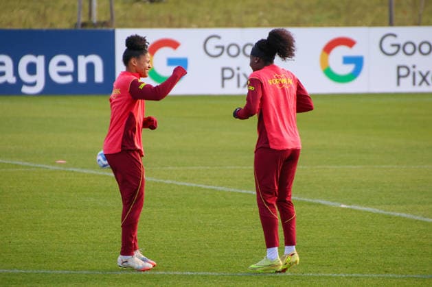 Frankfurt, Deutschland 26. November 2025: Fußball-Frauen-Nationalmannschaft - Training - 26.11.2025 Im Bild: v.li. Shekiera Martinez (Deutschland) und Nicole Anyomi (Deutschland) beim Training auf dem DFB Campus in Frankfurt DFB regulations prohibit any use of photographs as image sequences and or quasi-video DFB Campus Hessen Copyright: xFotostandx xFantinix