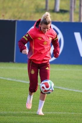 Frankfurt, Deutschland 26. November 2025: Fußball-Frauen-Nationalmannschaft - Training - 26.11.2025 Im Bild: Linda Dallmann (Deutschland) beim Training auf dem DFB Campus in Frankfurt DFB regulations prohibit any use of photographs as image sequences and or quasi-video DFB Campus Hessen Copyright: xFotostandx xFantinix