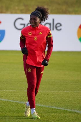 Frankfurt, Deutschland 26. November 2025: Fußball-Frauen-Nationalmannschaft - Training - 26.11.2025 Im Bild: Nicole Anyomi (Deutschland) beim Training auf dem DFB Campus in Frankfurt DFB regulations prohibit any use of photographs as image sequences and or quasi-video DFB Campus Hessen Copyright: xFotostandx xFantinix
