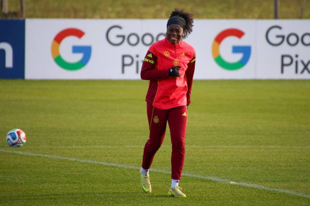 Frankfurt, Deutschland 26. November 2025: Fußball-Frauen-Nationalmannschaft - Training - 26.11.2025 Im Bild: Nicole Anyomi (Deutschland) beim Training auf dem DFB Campus in Frankfurt DFB regulations prohibit any use of photographs as image sequences and or quasi-video DFB Campus Hessen Copyright: xFotostandx xFantinix