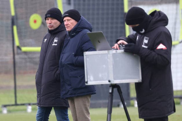 DEU, DFL, 2. FBL Hertha BSC, Training, 26.11.2025, Sportforum, Berlin, DEU, DFL, 2. FBL Hertha BSC, Training, im Bild Benjamin Weber (Sportdirektor, Hertha BSC Berlin), h DFL - regulations prohibit any use of Photographs as image sequences and or quasi-video