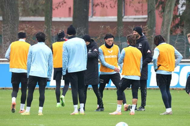 DEU, DFL, 2. FBL Hertha BSC, Training, 26.11.2025, Sportforum, Berlin, DEU, DFL, 2. FBL Hertha BSC, Training, im Bild Fabian Reese (Hertha BSC Berlin 11), Hertha-Spielerkreis DFL - regulations prohibit any use of Photographs as image sequences and or quasi-video