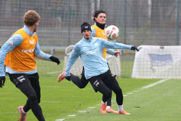 DEU, DFL, 2. FBL Hertha BSC, Training, 26.11.2025, Sportforum, Berlin, DEU, DFL, 2. FBL Hertha BSC, Training, im Bild Michael Cuisance (Hertha BSC Berlin 10), Fabian Reese (Hertha BSC Berlin 11) DFL - regulations prohibit any use of Photographs as image sequences and or quasi-video