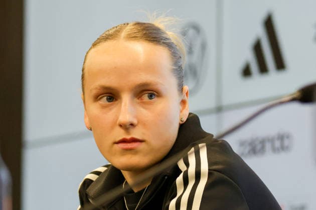 26.11.2025, xgrfx, Fussball DFB Medientermine, DFB Deutsche Frauennationalmannschaft - Training v.l. Franziska Kett (Deutsche Frauennationalmannschaft) (DFL DFB REGULATIONS PROHIBIT ANY USE OF PHOTOGRAPHS as IMAGE SEQUENCES and or QUASI-VIDEO) Frankfurt am Main