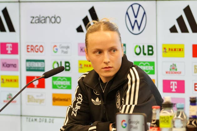 26.11.2025, xgrfx, Fussball DFB Medientermine, DFB Deutsche Frauennationalmannschaft - Training v.l. Franziska Kett (Deutsche Frauennationalmannschaft) (DFL DFB REGULATIONS PROHIBIT ANY USE OF PHOTOGRAPHS as IMAGE SEQUENCES and or QUASI-VIDEO) Frankfurt am Main