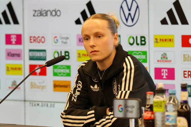 26.11.2025, xgrfx, Fussball DFB Medientermine, DFB Deutsche Frauennationalmannschaft - Training v.l. Franziska Kett (Deutsche Frauennationalmannschaft) (DFL DFB REGULATIONS PROHIBIT ANY USE OF PHOTOGRAPHS as IMAGE SEQUENCES and or QUASI-VIDEO) Frankfurt am Main