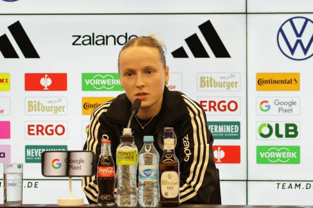 26.11.2025, xgrfx, Fussball DFB Medientermine, DFB Deutsche Frauennationalmannschaft - Training v.l. Franziska Kett (Deutsche Frauennationalmannschaft) (DFL DFB REGULATIONS PROHIBIT ANY USE OF PHOTOGRAPHS as IMAGE SEQUENCES and or QUASI-VIDEO) Frankfurt am Main