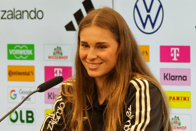 26.11.2025, xgrfx, Fussball DFB Medientermine, DFB Deutsche Frauennationalmannschaft - Training v.l. Jule Brand (Deutsche Frauennationalmannschaft) (DFL DFB REGULATIONS PROHIBIT ANY USE OF PHOTOGRAPHS as IMAGE SEQUENCES and or QUASI-VIDEO) Frankfurt am Main
