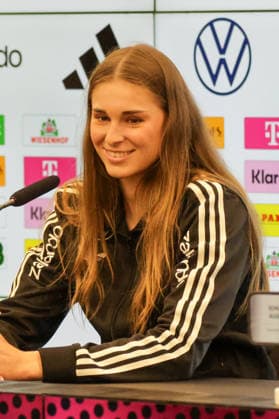 26.11.2025, xgrfx, Fussball DFB Medientermine, DFB Deutsche Frauennationalmannschaft - Training v.l. Jule Brand (Deutsche Frauennationalmannschaft) (DFL DFB REGULATIONS PROHIBIT ANY USE OF PHOTOGRAPHS as IMAGE SEQUENCES and or QUASI-VIDEO) Frankfurt am Main