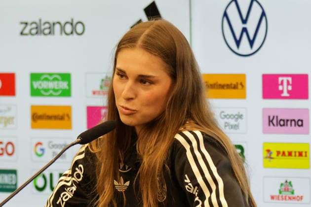 26.11.2025, xgrfx, Fussball DFB Medientermine, DFB Deutsche Frauennationalmannschaft - Training v.l. Jule Brand (Deutsche Frauennationalmannschaft) (DFL DFB REGULATIONS PROHIBIT ANY USE OF PHOTOGRAPHS as IMAGE SEQUENCES and or QUASI-VIDEO) Frankfurt am Main