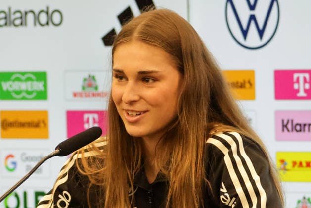 26.11.2025, xgrfx, Fussball DFB Medientermine, DFB Deutsche Frauennationalmannschaft - Training v.l. Jule Brand (Deutsche Frauennationalmannschaft) (DFL DFB REGULATIONS PROHIBIT ANY USE OF PHOTOGRAPHS as IMAGE SEQUENCES and or QUASI-VIDEO) Frankfurt am Main