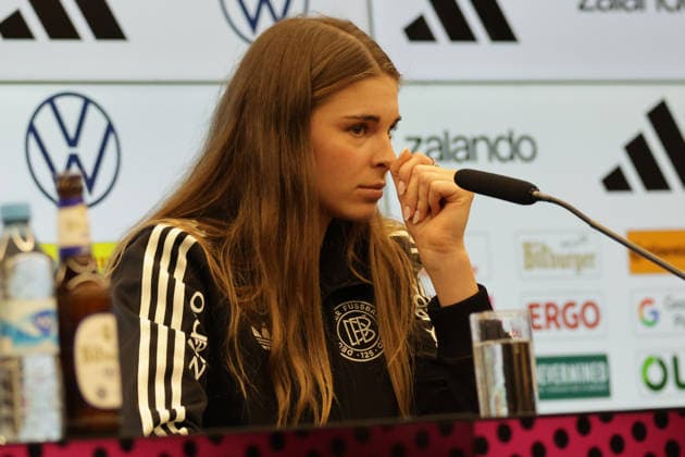 26.11.2025, xgrfx, Fussball DFB Medientermine, DFB Deutsche Frauennationalmannschaft - Training v.l. Jule Brand (Deutsche Frauennationalmannschaft) (DFL DFB REGULATIONS PROHIBIT ANY USE OF PHOTOGRAPHS as IMAGE SEQUENCES and or QUASI-VIDEO) Frankfurt am Main