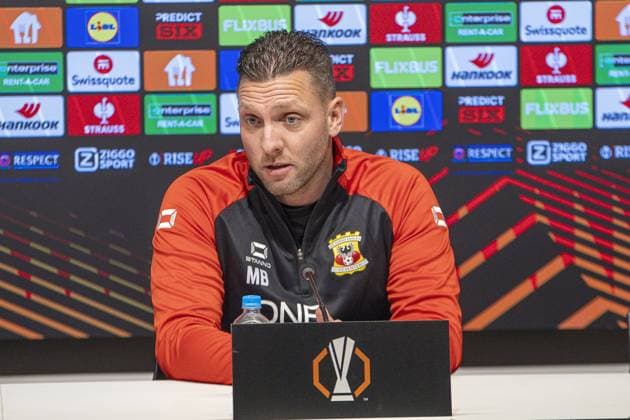 DEVENTER , 26-11-2025 , Stadium De Adelaarshorst , season 2025 2026 , UEFA Europa League League phase . press conference, PK, Pressekonferenz and training before the Europa League match between Go Ahead Eagles and VFB Stuttgart, Picture shows GA Eagles trainer coach Melvin Boel at press conference Press conference and training before Go Ahead Eagles - Stuttgart  x32204585x Copyright: