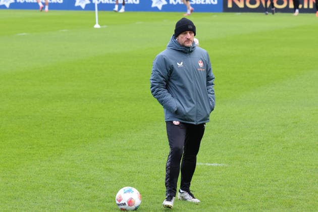 26.11.2025, xrekx, Fussball 2.Bundesliga, 1.FC Kaiserslautern - Training v.l. Torsten Lieberknecht Trainer (1.FC Kaiserslautern) (DFL DFB REGULATIONS PROHIBIT ANY USE OF PHOTOGRAPHS as IMAGE SEQUENCES and or QUASI-VIDEO) Kaiserslautern
