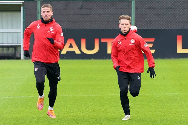 26.11.2025, xrekx, Fussball 2.Bundesliga, 1.FC Kaiserslautern - Training v.l. Jan Elvedi (1.FC Kaiserslautern) Naatan Skyttä Skyttae (1.FC Kaiserslautern) (DFL DFB REGULATIONS PROHIBIT ANY USE OF PHOTOGRAPHS as IMAGE SEQUENCES and or QUASI-VIDEO) Kaiserslautern