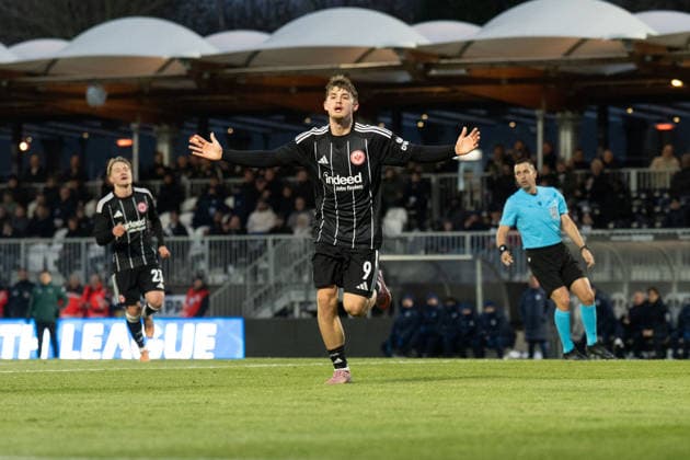 26.11.2025, xhfmx, Fußball UEFA Youth League, Eintracht Frankfurt - Aatalanta Bergamo Alexander Staff (Eintracht Frankfurt) bejubelt das 1:0 gegen Atalanta Bergamo Tor, Goal, Jubel, Celebration (DFL DFB REGULATIONS PROHIBIT ANY USE OF PHOTOGRAPHS as IMAGE SEQUENCES and or QUASI-VIDEO) Dreieich