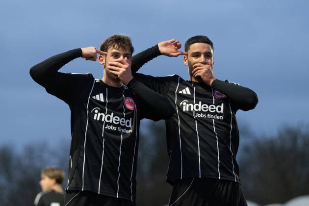 26.11.2025, xhfmx, Fußball UEFA Youth League, Eintracht Frankfurt - Aatalanta Bergamo v.l. Alexander Staff (Eintracht Frankfurt) und Alessandro Gaul Souza (Eintracht Frankfurt) bejubekn das 1:0 gegen Bergamo. (DFL DFB REGULATIONS PROHIBIT ANY USE OF PHOTOGRAPHS as IMAGE SEQUENCES and or QUASI-VIDEO) Dreieich *** 26 11 2025, xhfmx, Football UEFA Youth League, Eintracht Frankfurt Aatalanta Bergamo v l Alexander Staff Eintracht Frankfurt and Alessandro Gaul Souza Eintracht Frankfurt celebrate the 1 0 against Bergamo DFL DFB REGULATIONS PROHIBIT ANY USE OF PHOTOGRAPHS as IMAGE SEQUENCES and or QUASI VIDEO Dreieich