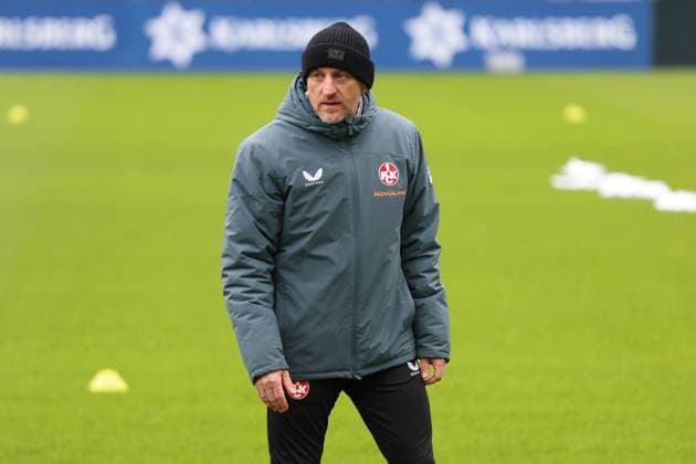 26.11.2025, xrekx, Fussball 2.Bundesliga, 1.FC Kaiserslautern - Training v.l. Torsten Lieberknecht Trainer (1.FC Kaiserslautern) (DFL DFB REGULATIONS PROHIBIT ANY USE OF PHOTOGRAPHS as IMAGE SEQUENCES and or QUASI-VIDEO) Kaiserslautern