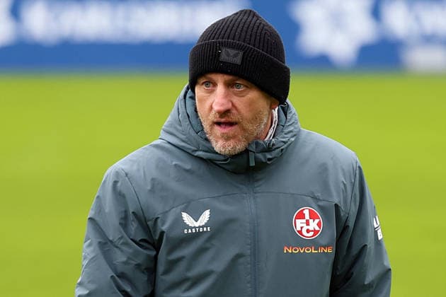 26.11.2025, xrekx, Fussball 2.Bundesliga, 1.FC Kaiserslautern - Training v.l. Torsten Lieberknecht Trainer (1.FC Kaiserslautern) (DFL DFB REGULATIONS PROHIBIT ANY USE OF PHOTOGRAPHS as IMAGE SEQUENCES and or QUASI-VIDEO) Kaiserslautern
