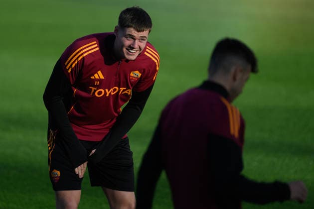 Evan Ferguson of AS Roma smiles during a training session the day before the UEFA Europa League 2025 2026 football match between AS Roma and FC Midtjylland at Fulvio Bernardini Center in Rome (Italy), November 26, 2025. andreaxstaccioli