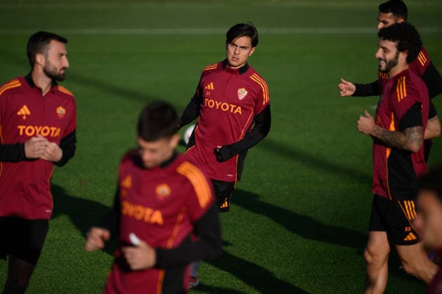 Paulo Dybala and team mates of AS Roma during a training session the day before the UEFA Europa League 2025 2026 football match between AS Roma and FC Midtjylland at Fulvio Bernardini Center in Rome (Italy), November 26, 2025. andreaxstaccioli