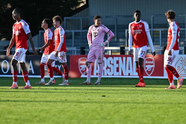 Uefa Youth League: Arsenal London - FC Bayern München; 26.11.2025 BOREHAMWOOD, ENGLAND - 26. NOVEMBER: Jubel der Engländer nach dem Treffer zum 3-1 durch Ceadach O Neill (Arsenal FC U19 76) Tor Torschuetze Freude Happy beim Ligaspiel zwischen der U19 von Arsenal London und der U19 des FC Bayern München am 5. Spieltag der UEFA Youth League im Meadow Park am 26.11.2025 Copyright: xBEAUTIFULxSPORTS Goldbergx
