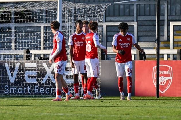 Uefa Youth League: Arsenal London - FC Bayern München; 26.11.2025 BOREHAMWOOD, ENGLAND - 26. NOVEMBER: Jubel der Engländer nach dem Treffer zum 3-1 durch Ceadach O Neill (Arsenal FC U19 76) Tor Torschuetze Freude Happy beim Ligaspiel zwischen der U19 von Arsenal London und der U19 des FC Bayern München am 5. Spieltag der UEFA Youth League im Meadow Park am 26.11.2025 Copyright: xBEAUTIFULxSPORTS Goldbergx