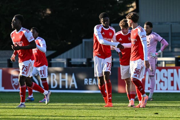 Uefa Youth League: Arsenal London - FC Bayern München; 26.11.2025 BOREHAMWOOD, ENGLAND - 26. NOVEMBER: Jubel der Engländer nach dem Treffer zum 3-1 durch Ceadach O Neill (Arsenal FC U19 76) Tor Torschuetze Freude Happy beim Ligaspiel zwischen der U19 von Arsenal London und der U19 des FC Bayern München am 5. Spieltag der UEFA Youth League im Meadow Park am 26.11.2025 Copyright: xBEAUTIFULxSPORTS Goldbergx