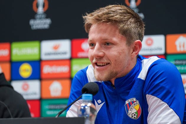 Tschechien: Pressekonferenz vor dem Fussballspiel UEFA Europa League 2025 26, 5. Spieltag - Viktoria Pilsen vs SC Freiburg - Doosan Arena (Pilsen): Lukas Cerv (Pilsen, 6) Pilsen PlzeÅˆskÃ½ kraj Tschechien Copyright: xJOERANxSTEINSIEKx