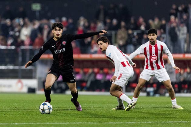 KOELN, GERMANY - NOVEMBER 26: Alberto Velasquez (FC Midtjylland, 11) and Kristiyan Irmiev (1. FC Koeln, 6) battle for the ball during the UEFA Youth League match between 1. FC Koeln vs. FC Midtjylland at Franz-Kremer-Stadion on round 3 of the UEFA Youth League on November 26, 2025 in Koeln, Germany. North Rhine Westphalia Germany Copyright: xBEAUTIFULxSPORTS Wunderlx