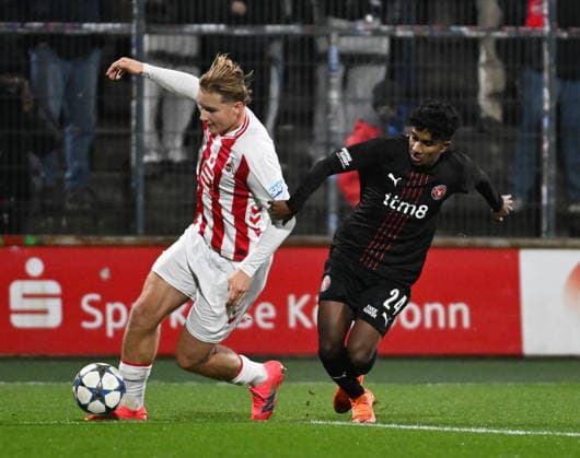 26.11.2025, xophax, Fussball , UEFA Youth League . 1.FC Köln U19 gegen FC Midtjylland. Fynn Schenten , links ( 1.FC Köln ) und James Alphinas , rechts ( Midtjylland ) Koeln