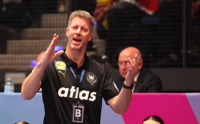 26.11.2025, Deutschland, Stuttgart, F27th IHF WomenÂ s World Championship, WM, Weltmeisterschaft 2025, Germany vs. Iceland, GER Trainer Markus Gaugisch