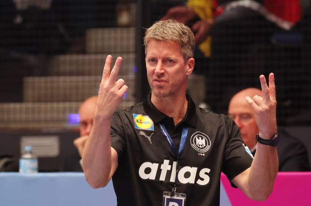 26.11.2025, Deutschland, Stuttgart, F27th IHF WomenÂ s World Championship, WM, Weltmeisterschaft 2025, Germany vs. Iceland, GER Trainer Markus Gaugisch