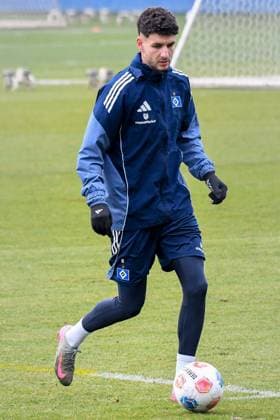 Daniel Elfadli ( HSV ) Aufbautraining nach Verletzung am Ball Deutschland , Hamburg , Volksparkstadion , Fussball , 1. Bundesliga , Training des Hamburger SV